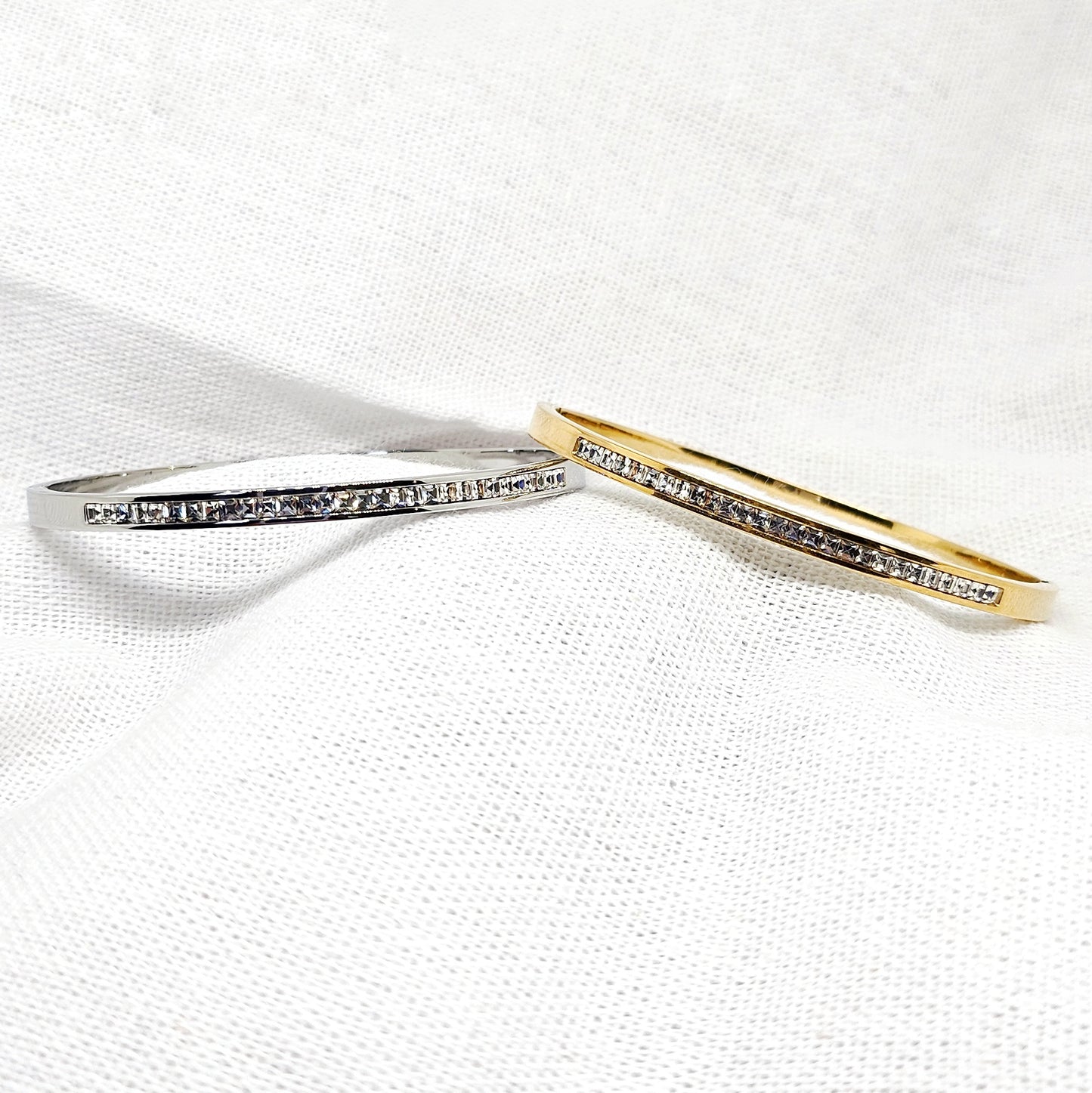 Bracelets Jonc à charnière en acier inoxydable disponible en doré et argenté