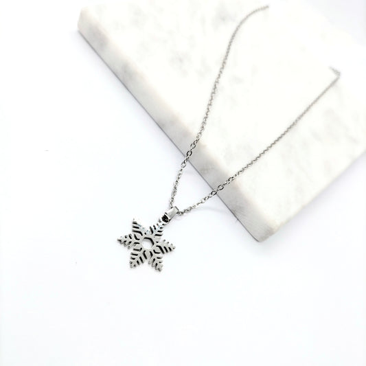 Collier Snow