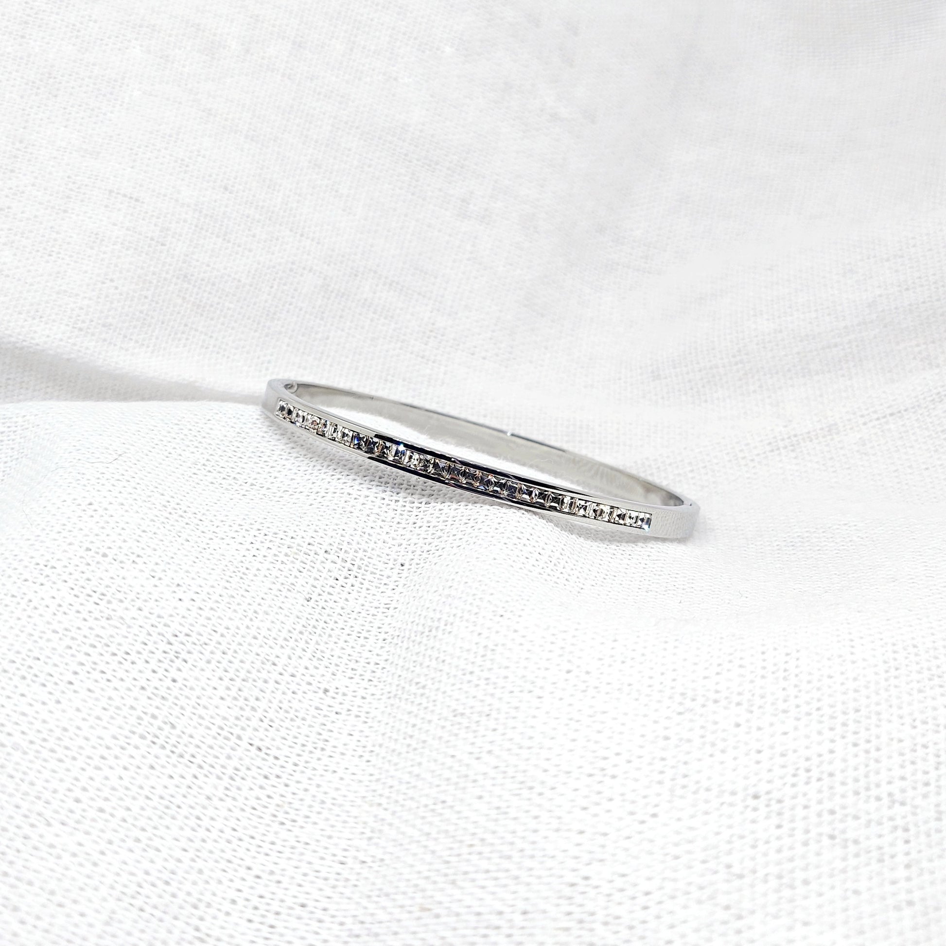 Bracelets Jonc à charnière en acier inoxydable disponible en doré et argenté