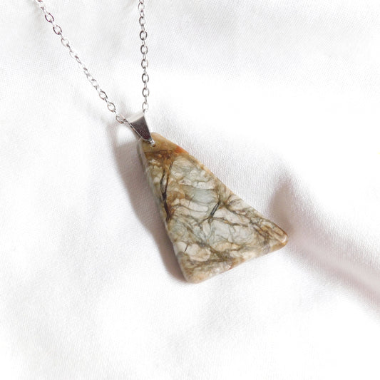 collier en acier inoxydable et en Jaspe, pierre naturelle tailler par le lapidaire Gemm'Arts